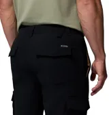 Pantalón cargo negro de corte recto, con bolsillos laterales con solapa y cierre a presión, bolsillos inclinados y presillas para cinturón. Cuenta con tecnología Omni-Shield que repele la humedad y las manchas.