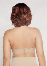 Soutien balconette negro de microfibra sin costuras, con copa preformada y aro invisible. Breteles regulables y desmontables.