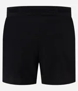 Bermuda deportiva masculina de microfibra, color negro, con corte running y perforaciones. Posee cintura elástica con cordón ajustable.