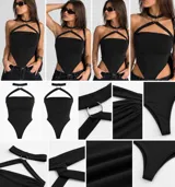 Body negro con diseño halter, tirantes cruzados y detalle de argolla metálica en el centro del cuello. Cuenta con corte cavado y diseño ajustado.