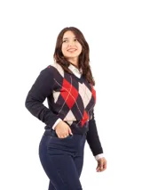 Sweater de lana con diseño de rombos en tonos azul, rojo y blanco.