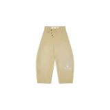 Pantalón de pana color beige, con diseño de tiro alto, cierre frontal asimétrico con botones y corte holgado. Presenta pequeño estampado gráfico en la pierna izquierda.