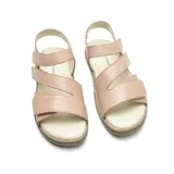 Sandalias bajas color rosa claro con tres tiras horizontales con velcro y tira trasera.