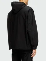 Campera Diesel modelo D-wynny Jogg, color negro, de corte holgado, con capucha y cierre frontal completo.