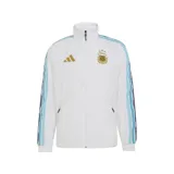 Campera deportiva Adidas de la Selección Argentina, modelo Anthem. Diseño en color blanco con cierre frontal, cuello alto y detalles en las mangas con franjas celestes y azules. Incluye el logo de Adidas y el escudo de la AFA en el pecho.