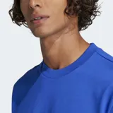 Remera de algodón de corte clásico con cuello redondo acanalado y mangas cortas. Presenta un diseño liso en color azul vibrante con el logo de las 3 Barras de Adidas bordado en el centro del pecho.