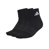 Medias soquetes Adidas de color negro con amortiguación y diseño al tobillo. Incluyen tres pares por paquete, con el logo clásico de la marca en la parte superior y líneas horizontales en el empeine.