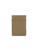 Billetera de cuero marrón con tarjetero y detalle de diseño minimalista.