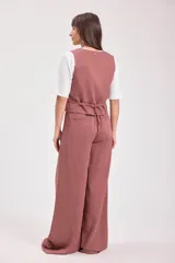 Pantalón palazzo negro de tiro alto con pinzas y bolsillos laterales.
