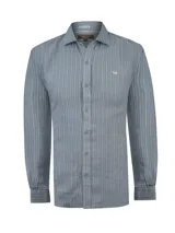 Camisa de lino orgánico color gris azulado con diseño de rayas verticales blancas, manga larga, cuello camisero y bordado del logo de la marca en el pecho.