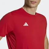 Remera deportiva Adidas Adizero Essentials de manga corta y cuello redondo, color rojo, con logo de las tres barras en blanco en el pecho.