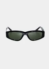 Lentes de sol negros con forma rectangular y protección UV 400.