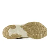 Championes New Balance Arishi V4, color crema con logo en color beige.