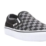 Zapatillas Vans Classic Slip-On con estampado a cuadros en blanco y negro, con suela de goma blanca.