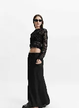 Falda larga negra de poliéster con cintura elastizada y lazo regulable.