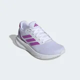 Championes de running Adidas Runfalcon 5, color blanco con detalles en fucsia y lila. Presentan una parte superior de malla transpirable, tres franjas laterales en fucsia y refuerzos en lila en el talón. Cuentan con mediasuela Cloudfoam blanca y suela Adiwear.