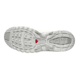 Championes Salomon ACS Pro de diseño técnico y deportivo, color blanco con detalles plateados y grises. Cuentan con un exterior de malla y estructura de soporte sintética, sistema de ajuste rápido y suela chunky con tecnología de amortiguación.