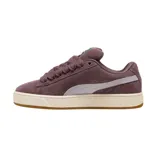 Championes Puma modelo Suede XL, color azul vibrante con detalles en blanco. Presentan un diseño clásico de gamuza con cordones anchos, suela de goma texturizada y el logo de la marca en dorado en el lateral.