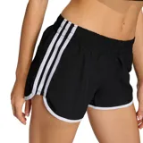 Short deportivo Adidas para mujer, modelo Running Adi365 M20, de color negro con las tres tiras características en los laterales y ribetes en color blanco. Cuenta con cintura elástica y el logo de la marca estampado en el frente.