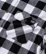 Camisa de franela marca Blue Steel, con diseño de cuadros grandes en blanco y negro, cuello inglés, manga larga y cierre frontal con botones.