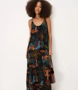 Vestido largo negro con estampado tropical y de animales, de corte evasé, tirantes finos regulables y escote en U.
