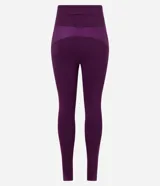 Calza deportiva color violeta con cintura alta y detalle texturizado en la parte trasera. Presenta un pequeño bolsillo funcional. Confeccionada en poliamida y elastano.