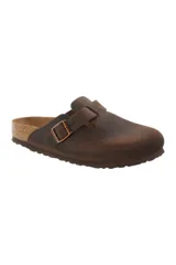 Zueco Birkenstock Boston de cuero aceitado color marrón habana, con plantilla anatómica Sfb y hebilla ajustable.