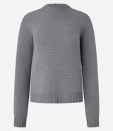 Buzo slim de chenille rayado color gris, con cuello redondo y manga larga. Presenta aberturas laterales e hilo metalizado. Marca Blue Steel, colección Primavera/Verano 2025.