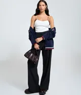 Body de microfibra de poliamida seamless color blanco, con textura acanalada, escote recto y breteles finos.
