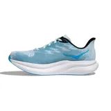 Championes de running Hoka Mach 6, color verde agua claro con suela blanca. Diseño aerodinámico con malla técnica transpirable y amortiguación de alto rendimiento.