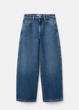 Jeans de tiro medio con diseño de pernera ancha y holgada, de corte recto y clásico tono azul denim.
