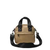 Bolso bandolera pequeño color beige, con doble asa de mano y correa ajustable para el hombro.