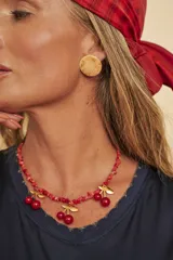 Aros caravanas circulares de madera clara con efecto veteado.