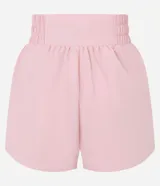 Bermuda runner deportiva de microfibra, con diseño bicolor en tonos rosado y rojo, calce holgado, cintura elástica y bajo redondeado.