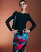 Suéter negro de doble cuello bote confeccionado en tela ribb gruesita.