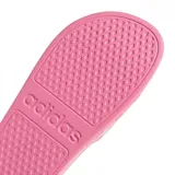 Sandalias Adidas Adilette Aqua color rosa con tres tiras blancas horizontales.