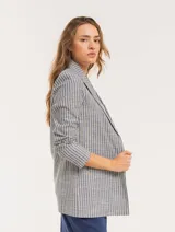 Blazer oversized color beige de corte recto, confeccionado en tela con lino.