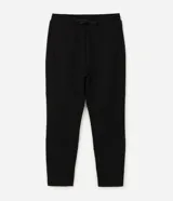 Pantalon de jogging Get Over de corte slim color negro, confeccionado en poliester con textura y recortes estructurales. Cuenta con cintura elastizada con cordon de ajuste y bolsillos laterales.