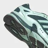 Championes Adidas Adistar MLD color verde menta, con base de malla transpirable y detalles metálicos mate. Presenta las icónicas tres tiras de la marca en relieve y diseño dinámico.