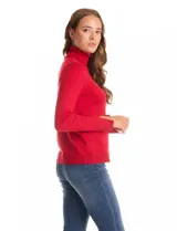 Polera de tejido fino, color rosado, con cuello alto, manga larga y detalle de tajo en los puños.