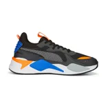 Championes urbanos Puma modelo RS-X Geek, con diseño multicolor que combina negro, blanco, azul y naranja. Presentan una silueta robusta con paneles superpuestos, malla transpirable y suela con tecnología de amortiguación.