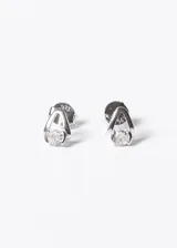 Aros tipo caravanas de plata 925 con diseño en forma de V y un punto de luz central de zirconia.