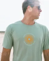 Remera unisex color crema con estampado de un sol anaranjado.