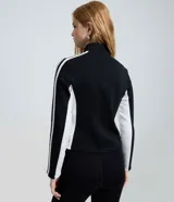Campera deportiva de fleece color negro con cuello alto y cierre frontal. Presenta el lettering 'Oregon' bordado en el pecho y rayas blancas contrastantes a lo largo de las mangas.