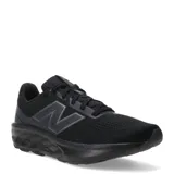 Championes de running New Balance modelo 520 V9, color negro. Presentan un diseño de malla técnica transpirable con refuerzos sintéticos, cierre de cordones y entresuela de EVA para una amortiguación ligera y estable.