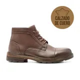 Bota de vestir marrón de cuero, con cordones y suela de goma.