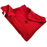 Remera tipo polo color amarillo con cuello clásico y logo bordado en el pecho. Corte recto y mangas cortas.