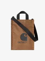 Bolso shopper Carhartt WIP de lona color marrón tostado, con doble asa superior y correa de hombro ajustable y extraíble de color negro. Presenta el logo estampado en la parte frontal.