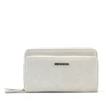 Phonebag o porta celular color beige, con doble compartimento con cierre y placa metálica con logo en el frente. Incluye correa regulable y desmontable, con interior organizado para tarjetas, documentos y billetes.