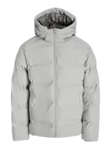 Campera puffer color gris claro, con capucha, cierre frontal con cremallera y diseño acolchado. Cuenta con puños internos acanalados y acabado resistente al agua.
